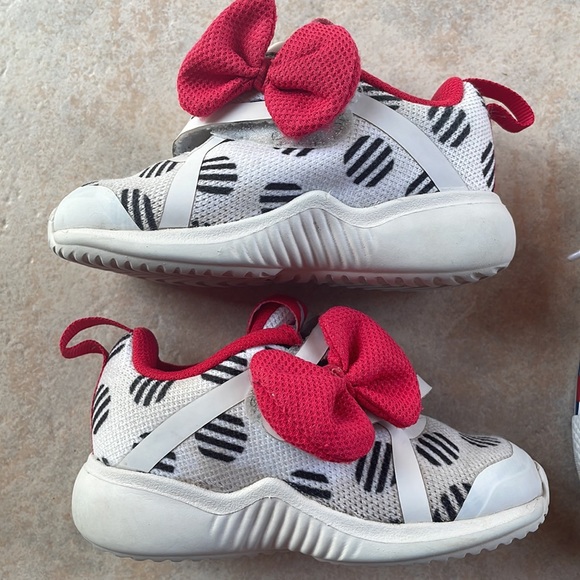 Toddler shoes converse heart / Addidas forta run x Minnie size 6 - Picture 3 of 11